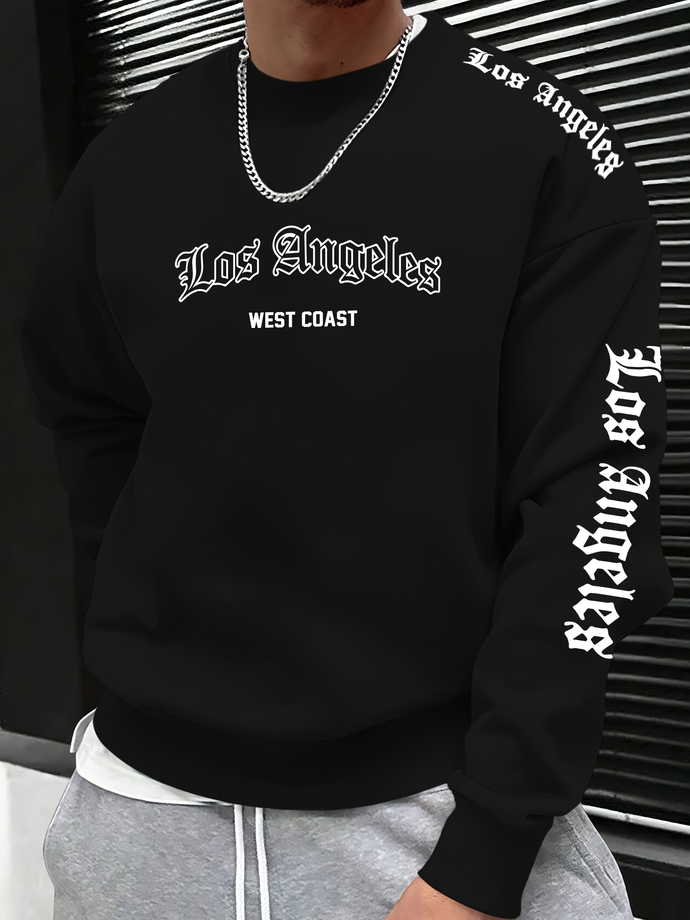 Street Fashion Male - 2026 Autumn/Winter Men's Round-neck Sweatshirt with