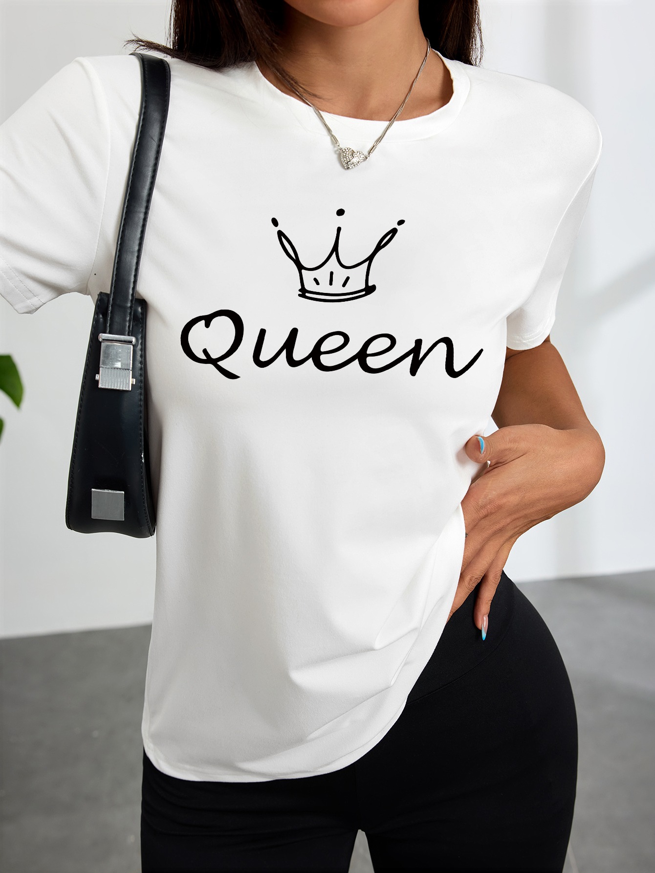 Women'S White T-Shirt Featurin - Queen Street Fashion ulasan dan harga