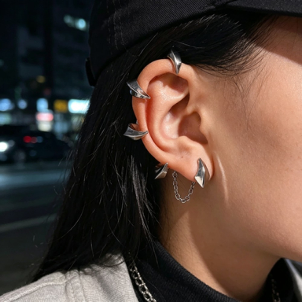Dark Demon Sharp Teeth Ear Cli - Street Fashion Earrings ulasan dan harga