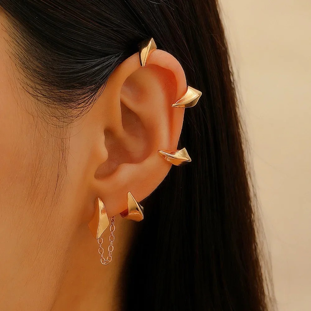 Dark Demon Sharp Teeth Ear Cli - Street Fashion Earrings ulasan dan harga