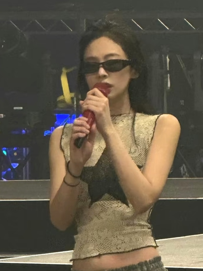 Jennie Concert Vintage Small F - Street Fashion Pose ulasan dan harga